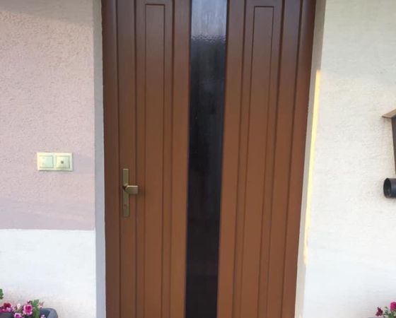 Renovácia vchodových dverí, Zakamenné